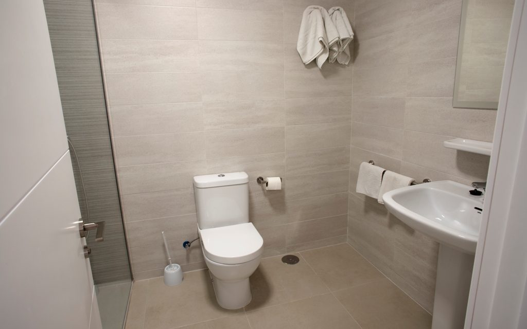 Badkamer van La Baranda met toilet en wastafel