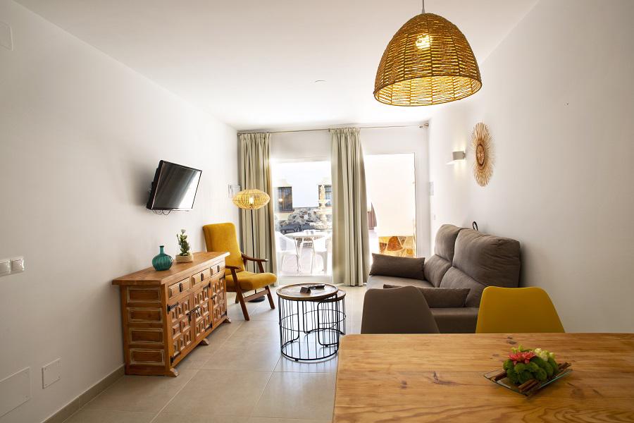 Woonkamer van een appartement van La Baranda met eethoek